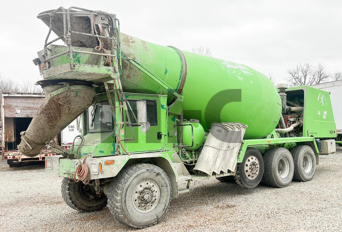 Used 2015 TEREX 8X6 Front Discharge Concrete Mixer Truck