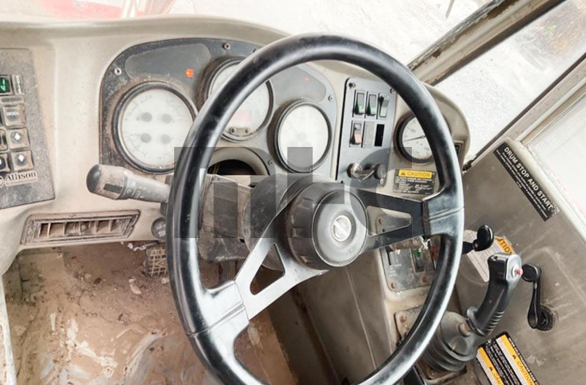 Used 2007 Oshkosh 10X6 Front Discharge Concrete Mixer Truck
