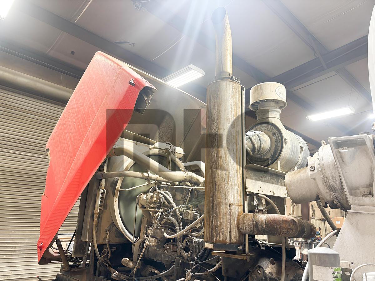 Used 2007 Oshkosh S-2346 6x6 Front Discharge Concrete Mixer Truck