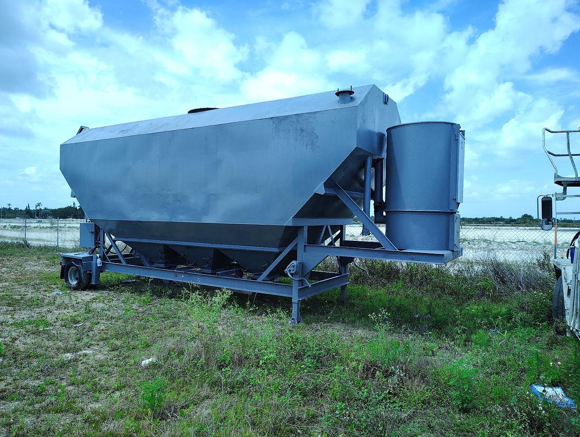 Used 2012 Belgrade LP300 Low Profile Portable Cement Silo