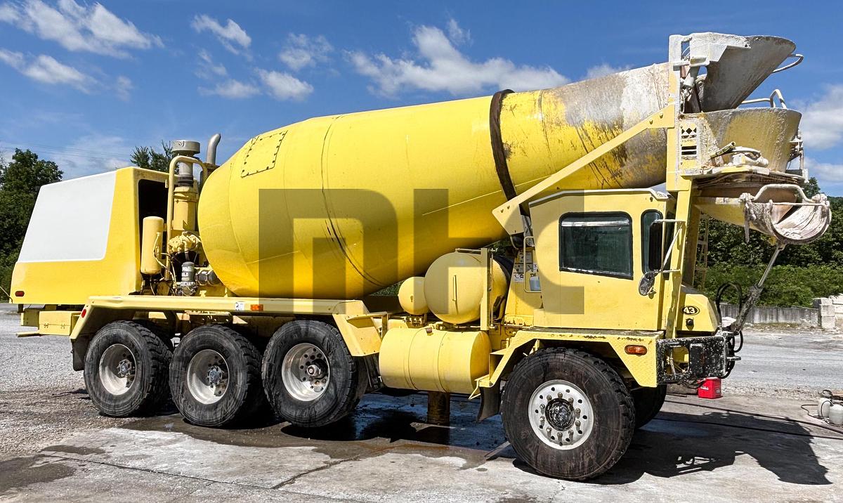 Used 2006 TEREX/Advance Front Discharge Concrete Mixer Truck