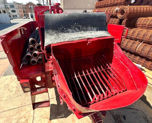Used 2004 Mack / MV32 Schwing Concrete Pump Truck