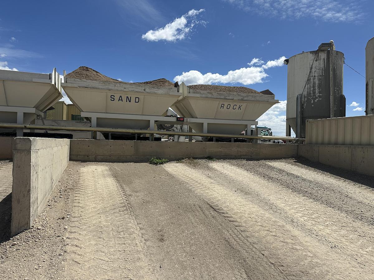 Used 3 Compartment 10 Yard Concrete Batch Plant