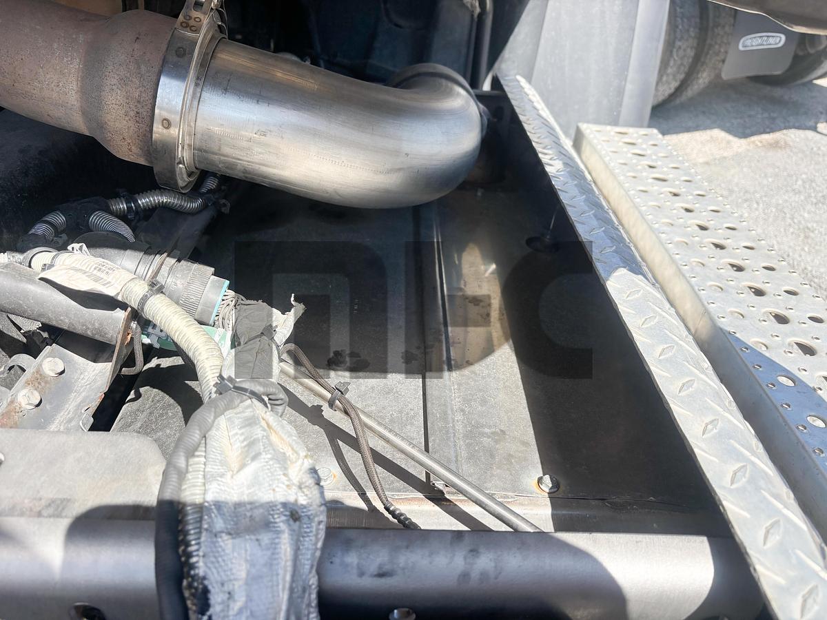 Used 2017 Freightliner Heavy Spec Yard Spotter