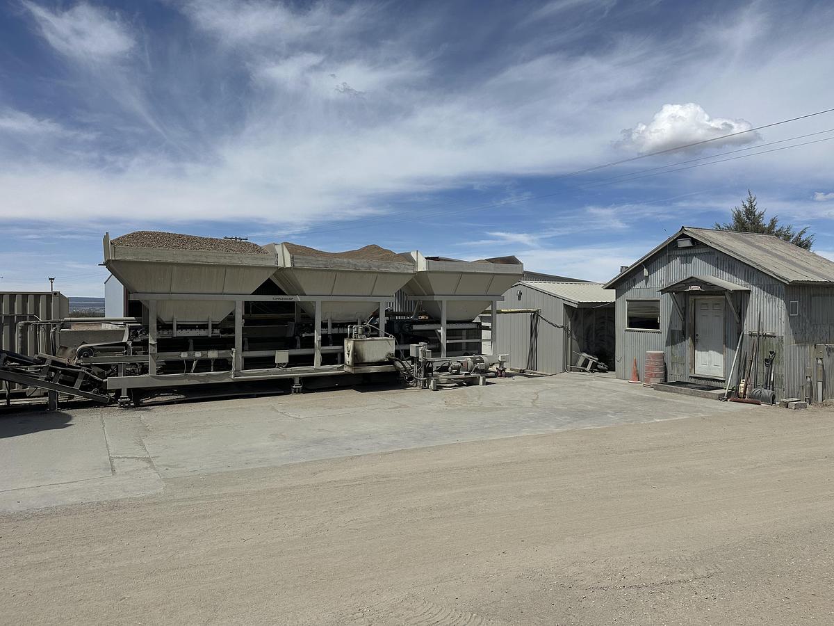 Used 3 Compartment 10 Yard Concrete Batch Plant