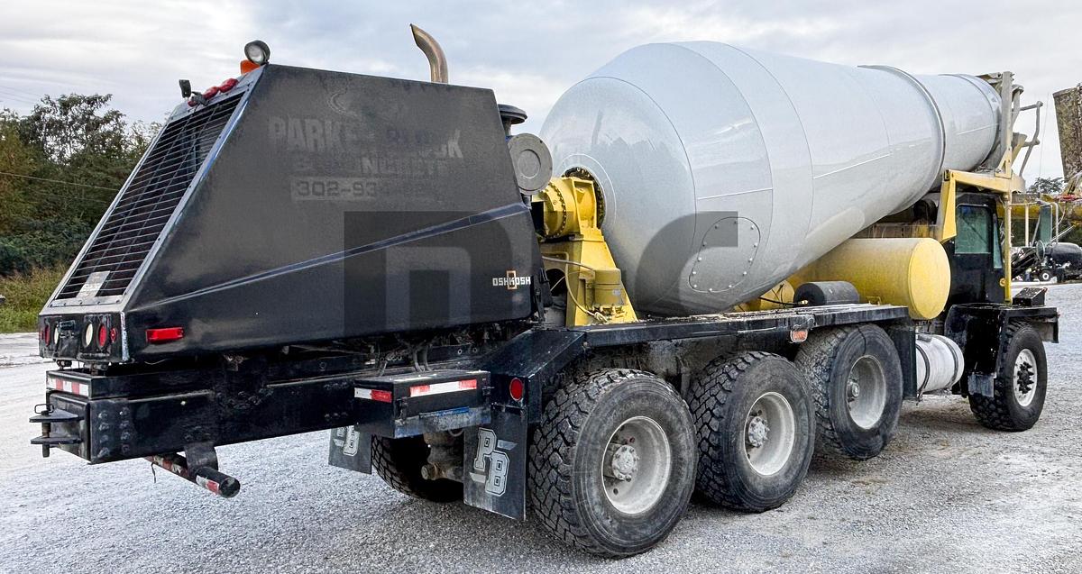 Used 2003 Oshkosh Front Discharge Concrete Mixer Truck