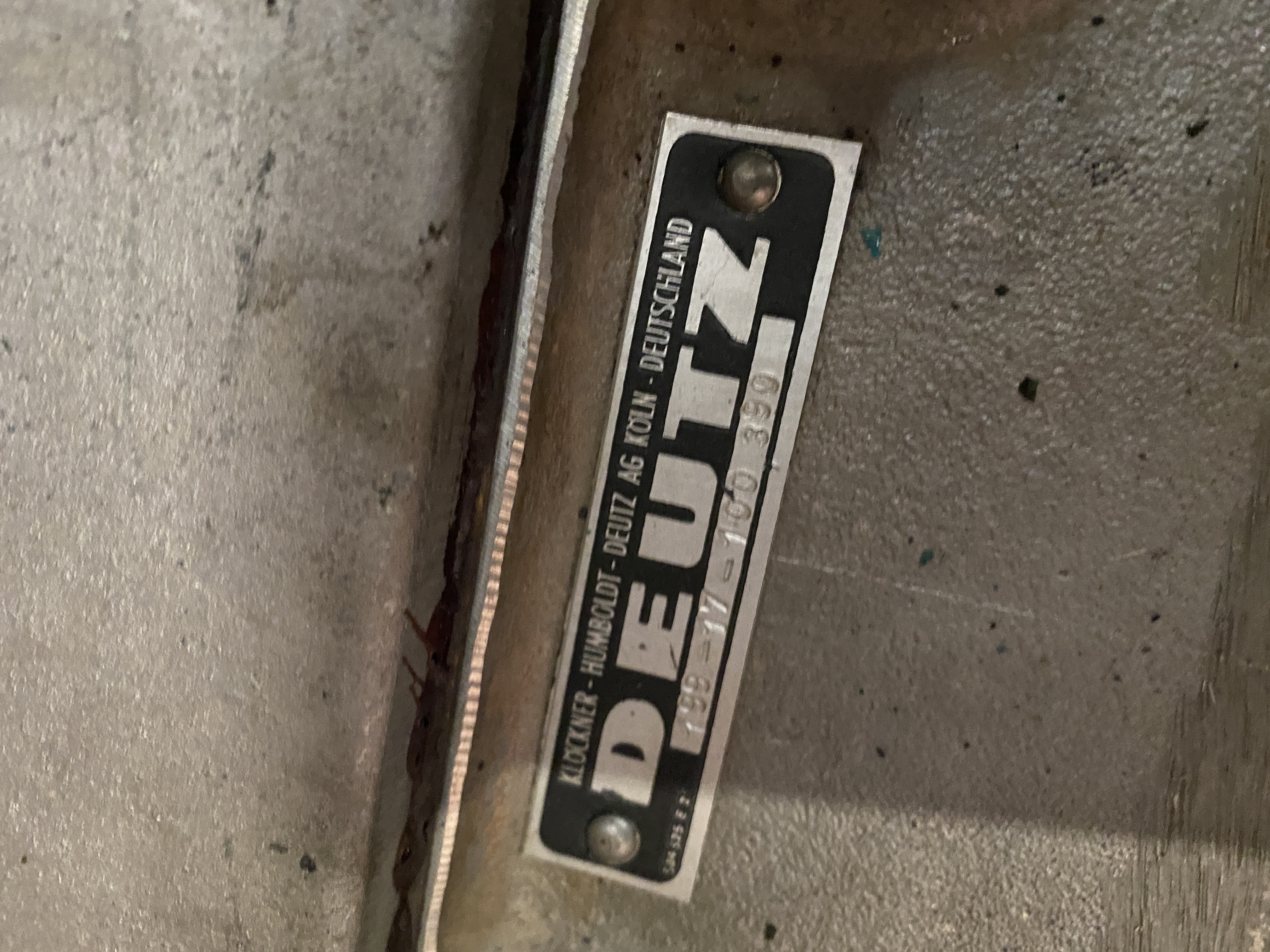 Used FUEL INJECTION PUMP DEUTZ BV8M545 - P/N 199-17-100-390