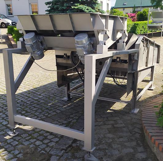 Used Obieraczka do liści kukurydzy, 4 - sekcyjna, z podajnikiem wibracyjnym orientującym surowiec, nierdzewna