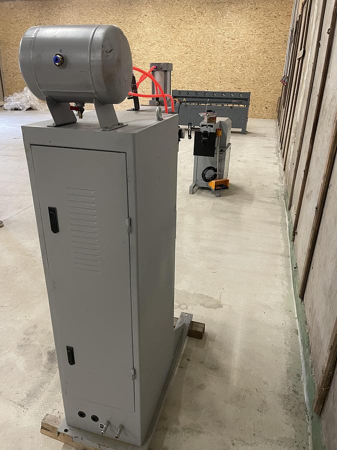 Spot welder