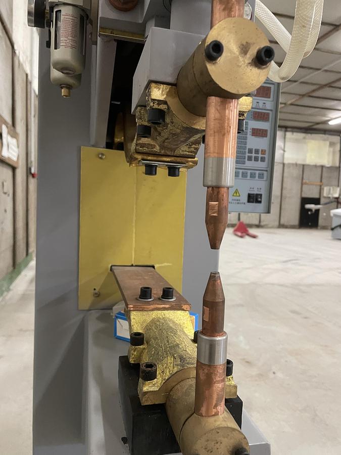 Spot welder