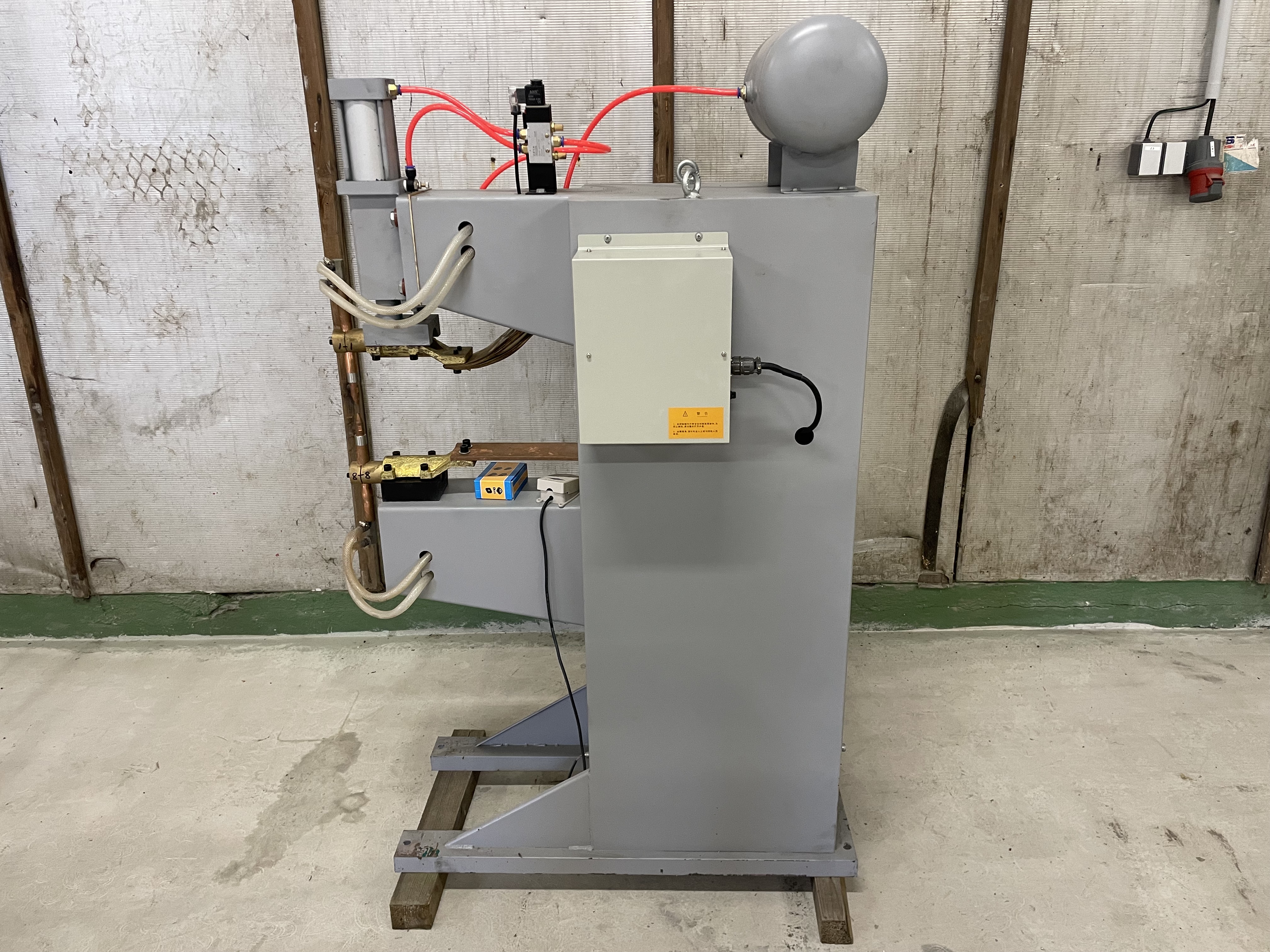 Spot welder
