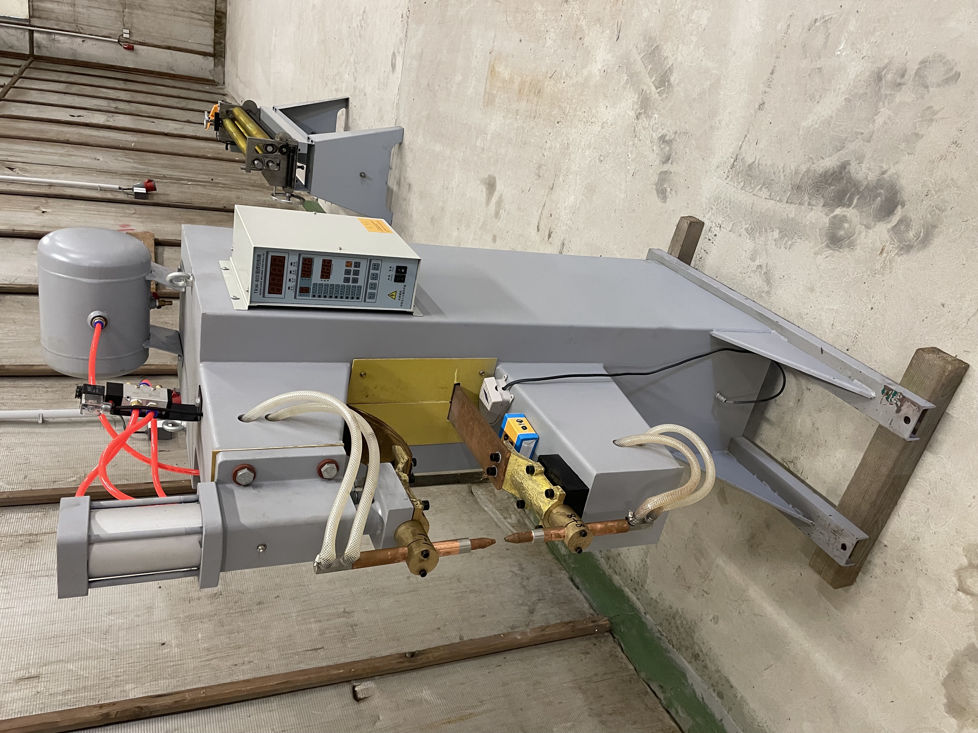 Spot welder
