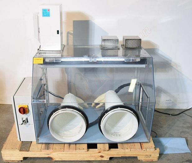 Used Terra Universal 3305-00G Glove Box Solutions Environmental Chamber PSE Control