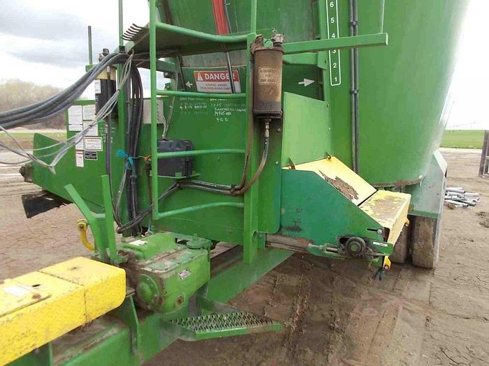 Used Loewen 1402 Vertical Feed Mixer