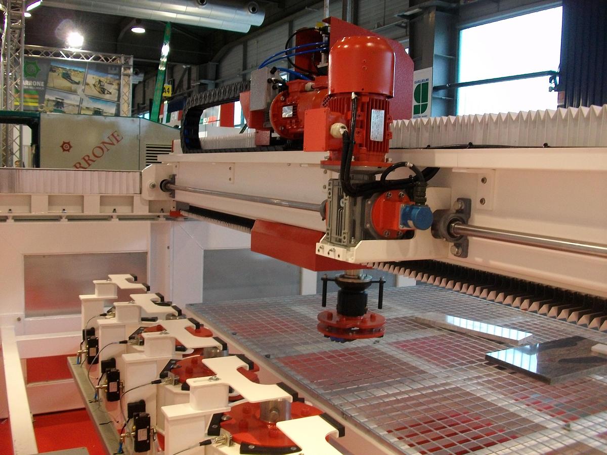 Usato LUCIDATRICE USATA SPINNAKER CAMBIO UTENSILI AUTOMATICO -POLISHING MAACHINE MONOBLOCK