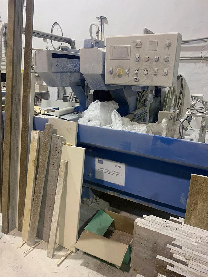 Usato REFILATRICE E ATTESTATRICE AUTOMATICA CON CARICATORE SOCOMAC