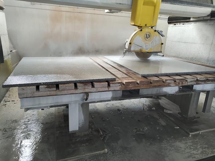 Usato FRESA 5 ASSI DONATONI QUADRIX CNC