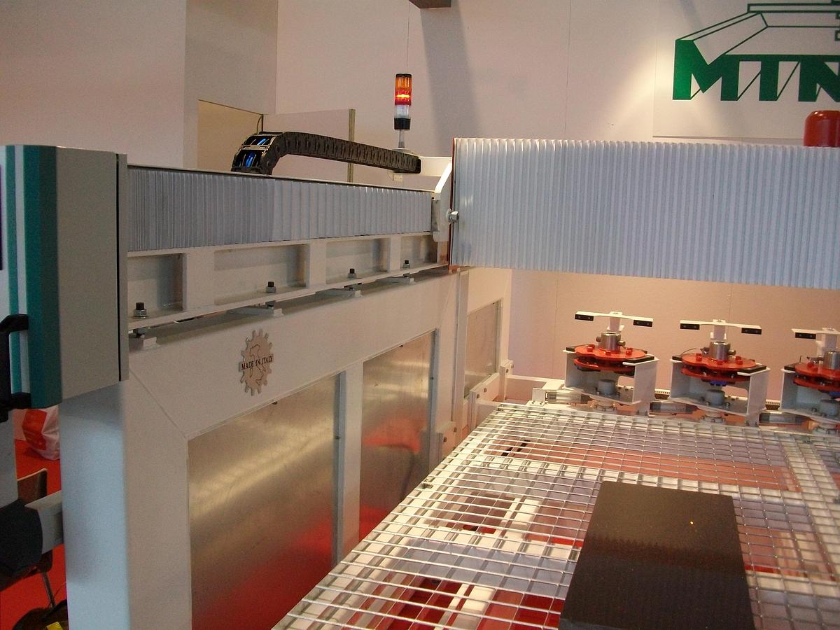 Usato LUCIDATRICE USATA SPINNAKER CAMBIO UTENSILI AUTOMATICO -POLISHING MAACHINE MONOBLOCK