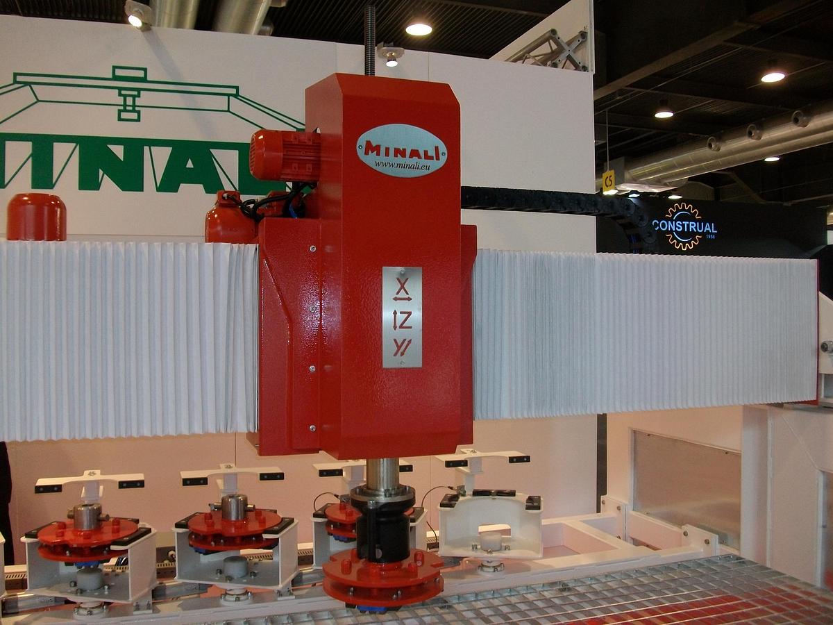 Usato LUCIDATRICE USATA SPINNAKER CAMBIO UTENSILI AUTOMATICO -POLISHING MAACHINE MONOBLOCK