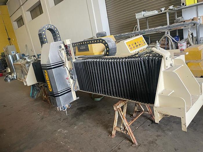 Used CNC OMAG MILL 3 USATO CNC 3 ASSI OMAG USATO