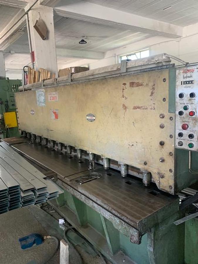 Usato CESOIA G.GATTI 3000X6 MM OLEDOINAMICA