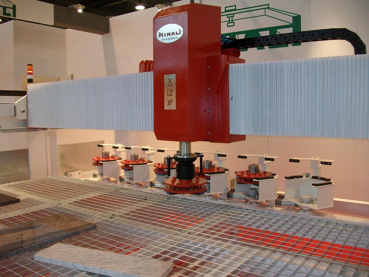 Usato LUCIDATRICE USATA SPINNAKER CAMBIO UTENSILI AUTOMATICO -POLISHING MAACHINE MONOBLOCK