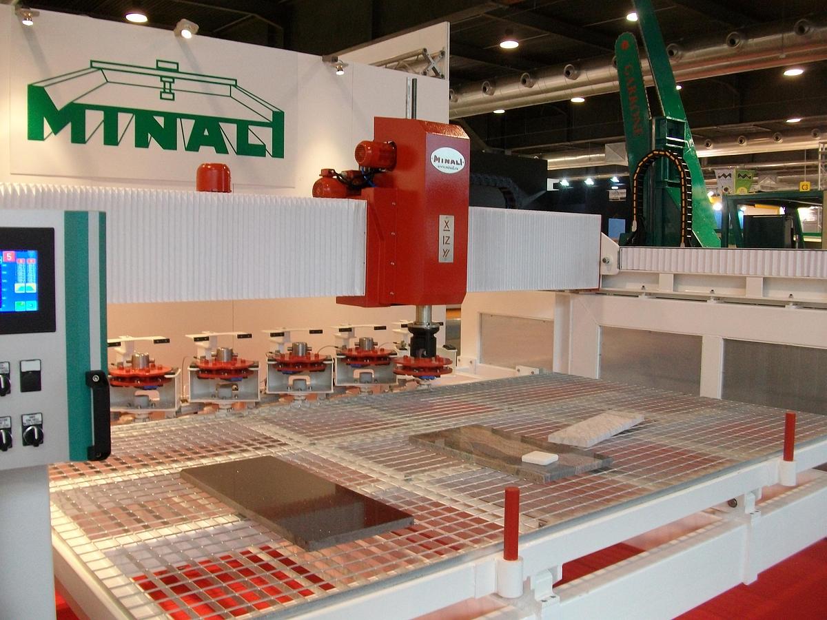 Usato LUCIDATRICE USATA SPINNAKER CAMBIO UTENSILI AUTOMATICO -POLISHING MAACHINE MONOBLOCK