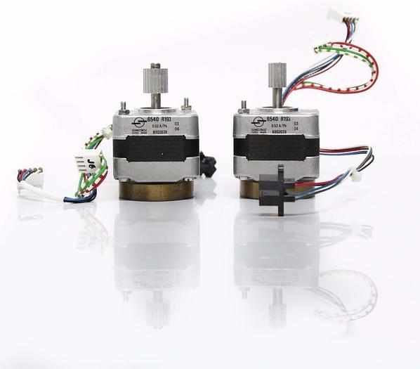 Used Sonceboz 6540R193 Mini Stepper Motor & Gear Shaft, Cables 8002029 Lot of 2 (5363