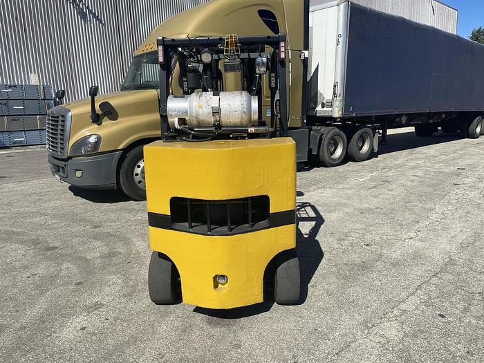 Used 12,000 POUND YALE FORKLIFT W/ OPTION FOR ROLL CLAMP