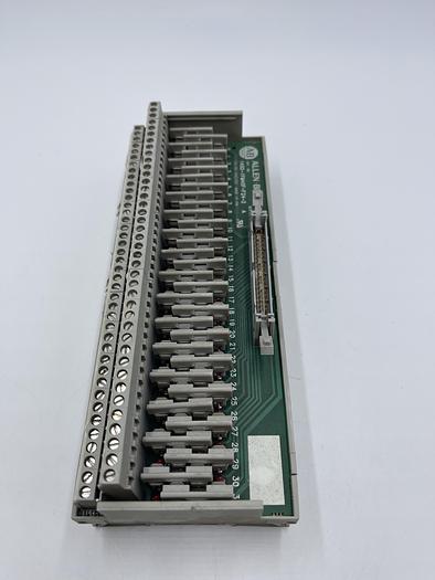 Used Allen-Bradley 1492-IFM40F-F24-2 Ser A