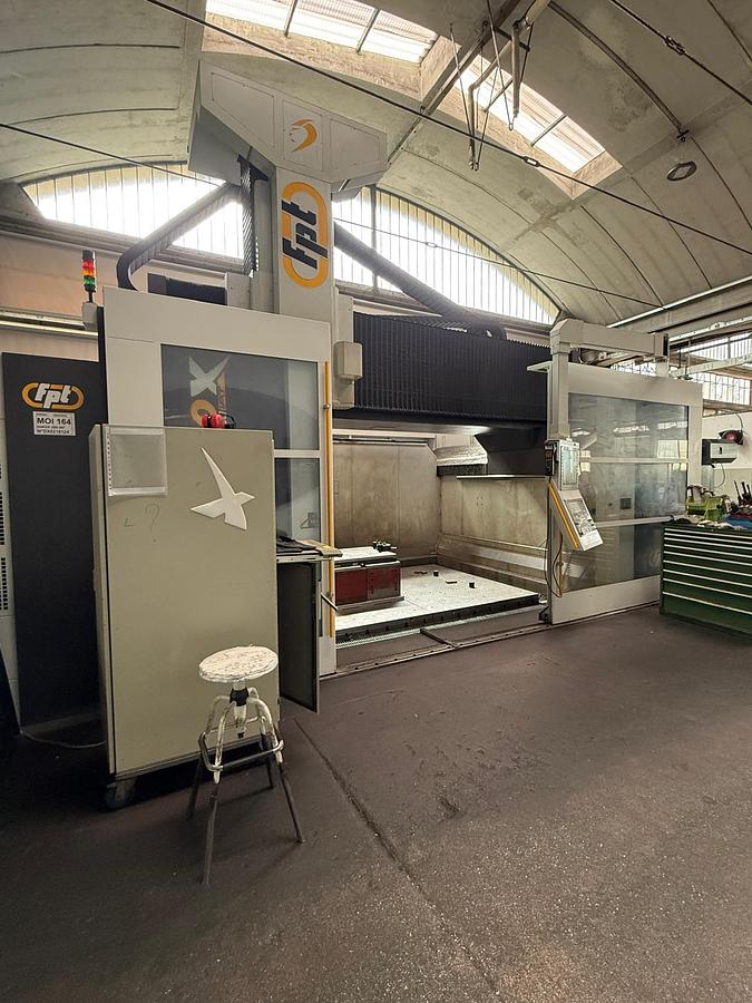 Usato FRESATRICE A PORTALE MOBILE FPT DINOX 350 IAT