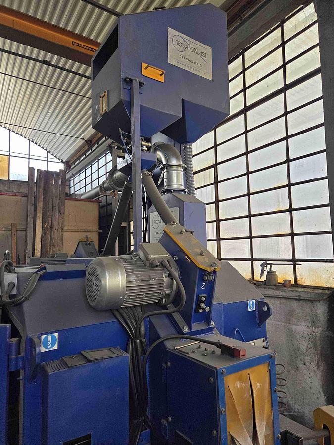 Usato GRANIGLIATRICE A TAVOLA GIREVOLE TECHNOBLAST TR 120 + RB
