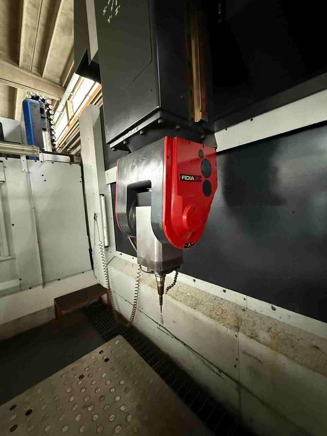 Usato FRESATRICE A BANCO FISSO FIDIA KR 214 CNC