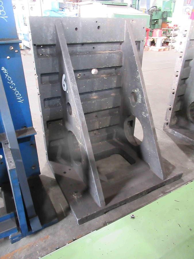 Usato SQUADRE IN GHISA SCANALATE - n. 2