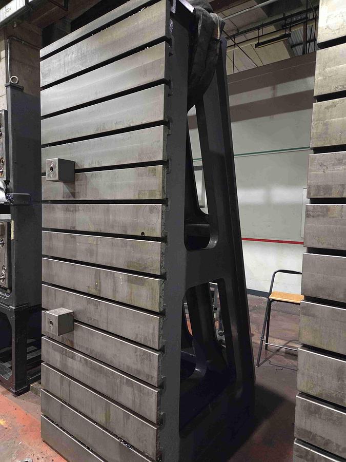 Usato SQUADRE IN GHISA SCANALATE - n. 2