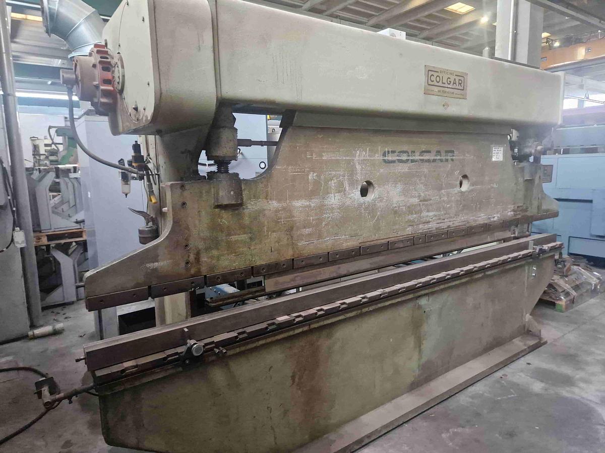 Usato PRESSA PIEGATRICE MECCANICA COLGAR 430/41