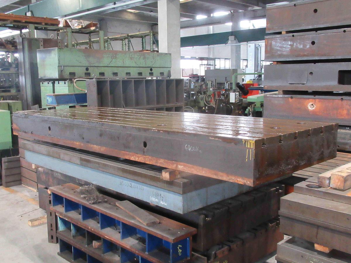 Usato PIANI IN GHISA SCANALATI - n. 2