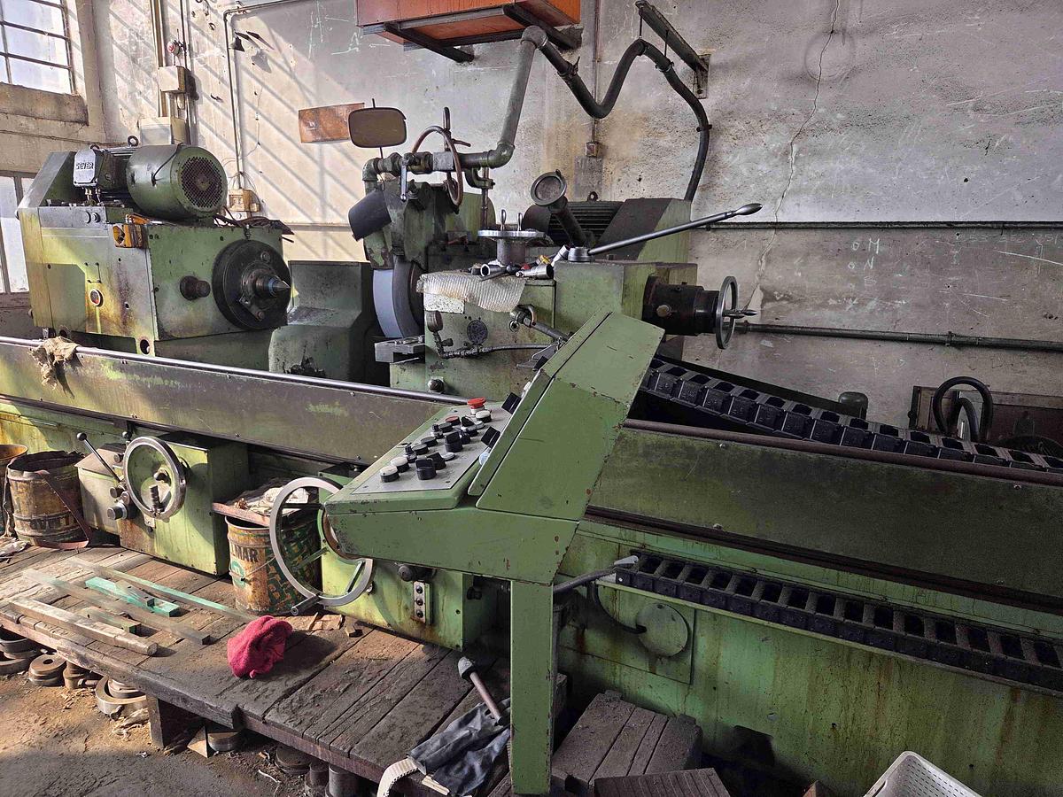 Usato RETTIFICA PER ESTERNI KIKINDA AFE 400 x 3000