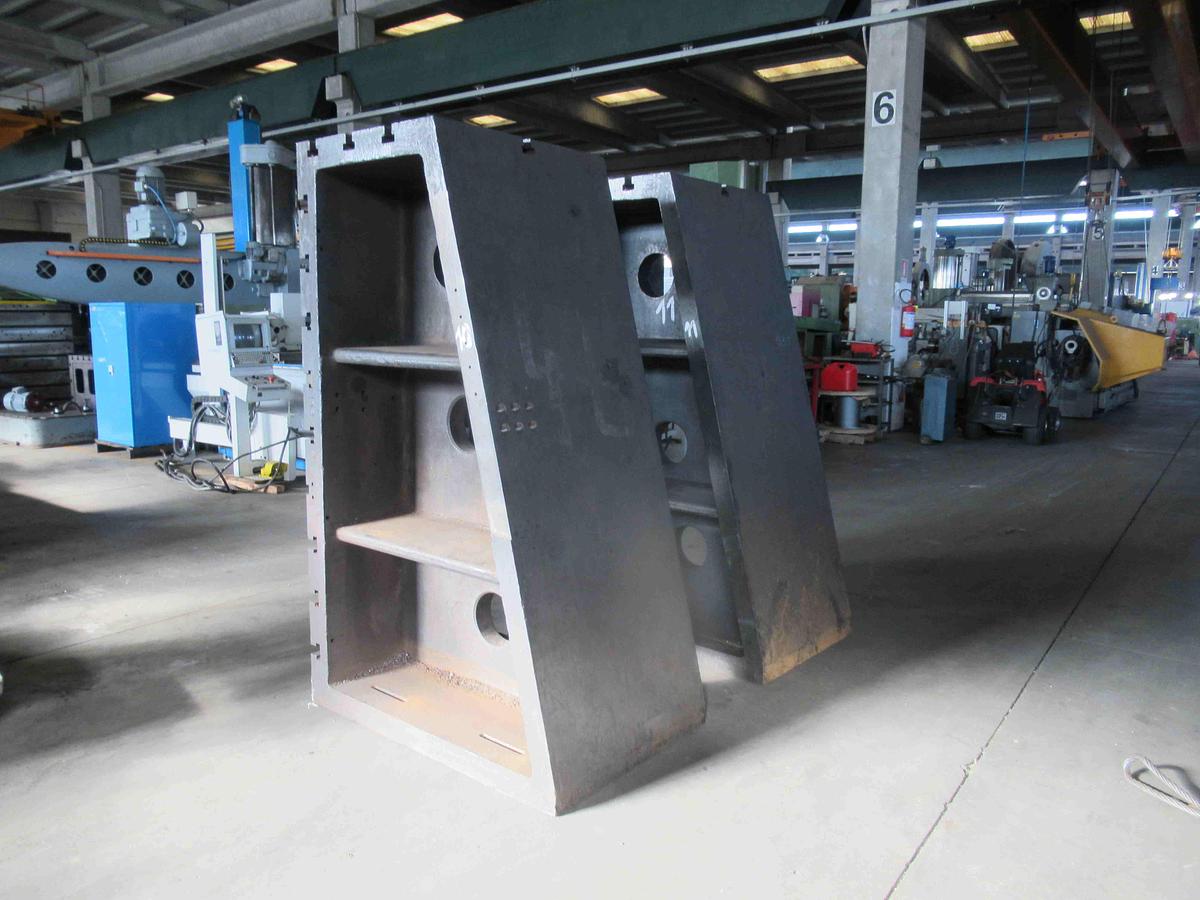 Usato SQUADRE IN GHISA SCANALATE - n. 2