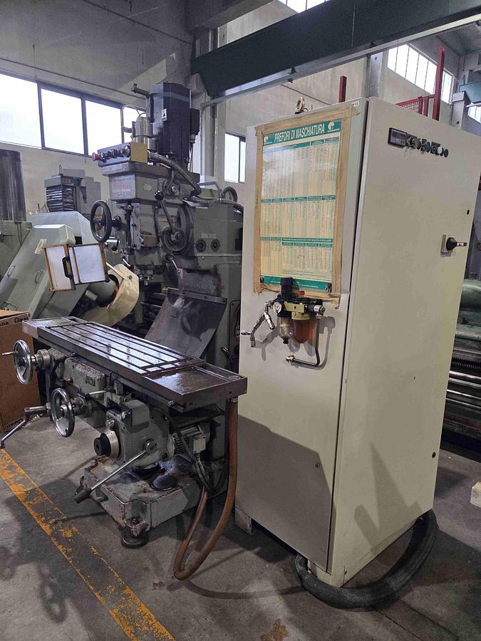 Usato FRESATRICE VERTICALE RAMBAUDI V3
