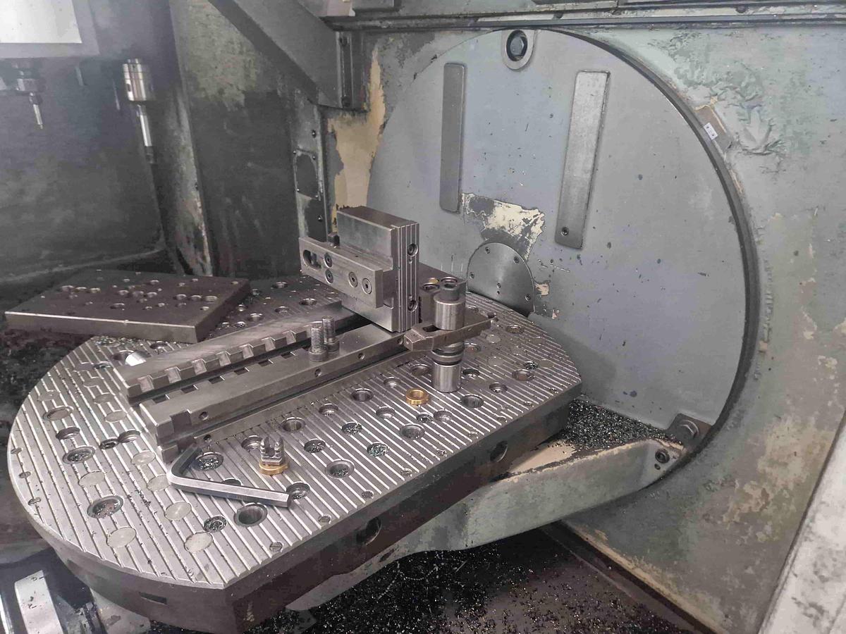 Usato FRESATRICE VERTICALE DECKEL MAHO DMU 50 T CNC