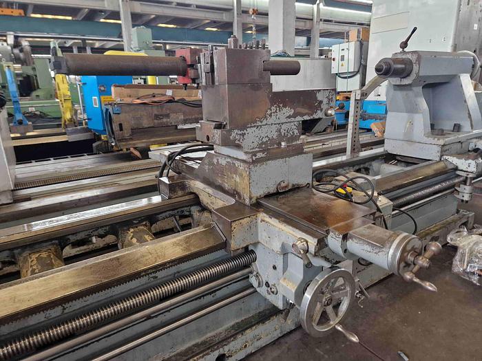 Usato TORNIO PARALLELO A BANCALE SFILABILE A MANDRINO CAVO TACCHI FTA 71 - 810 x 4000/6000