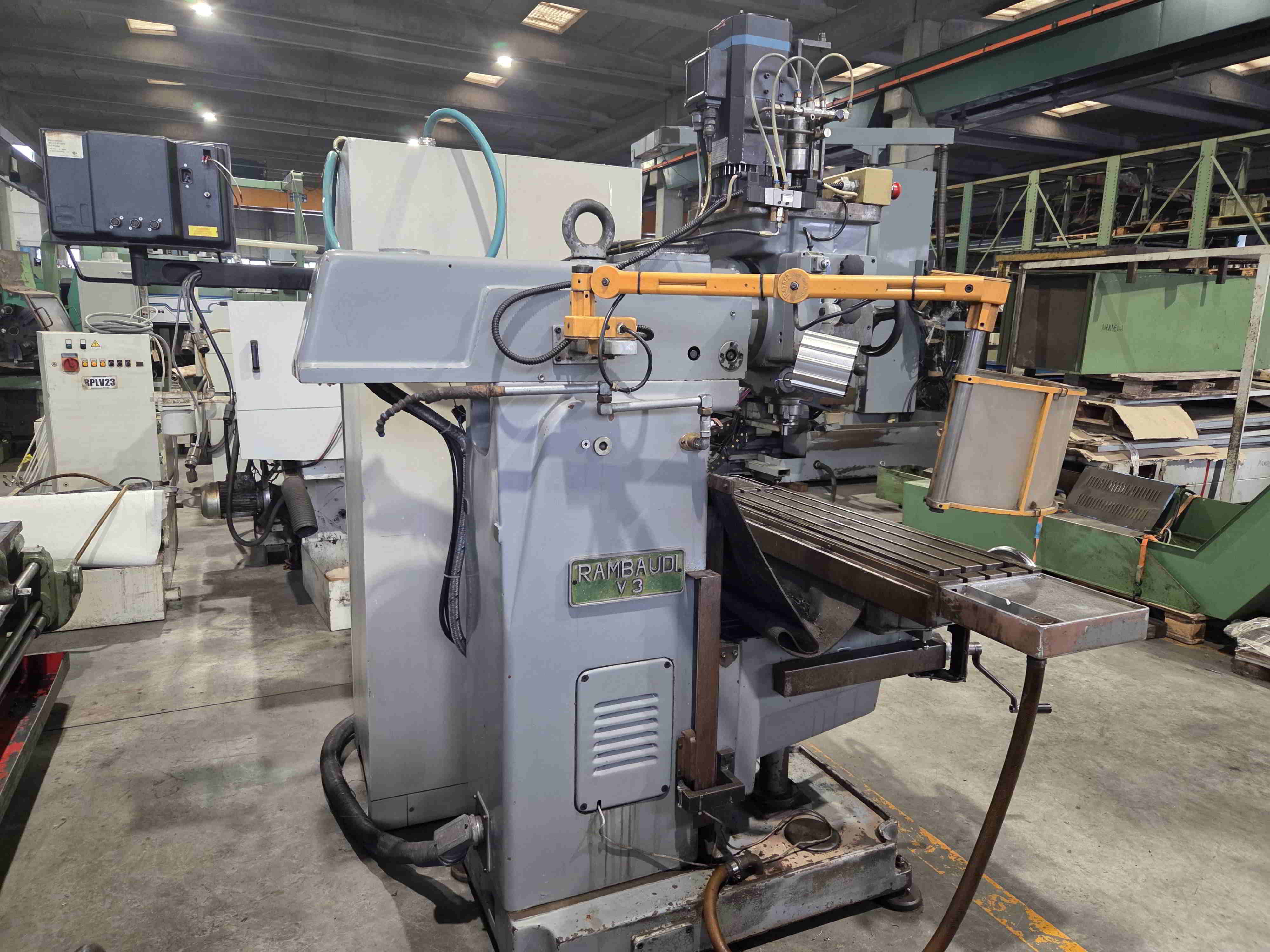 Usato FRESATRICE VERTICALE RAMBAUDI V3