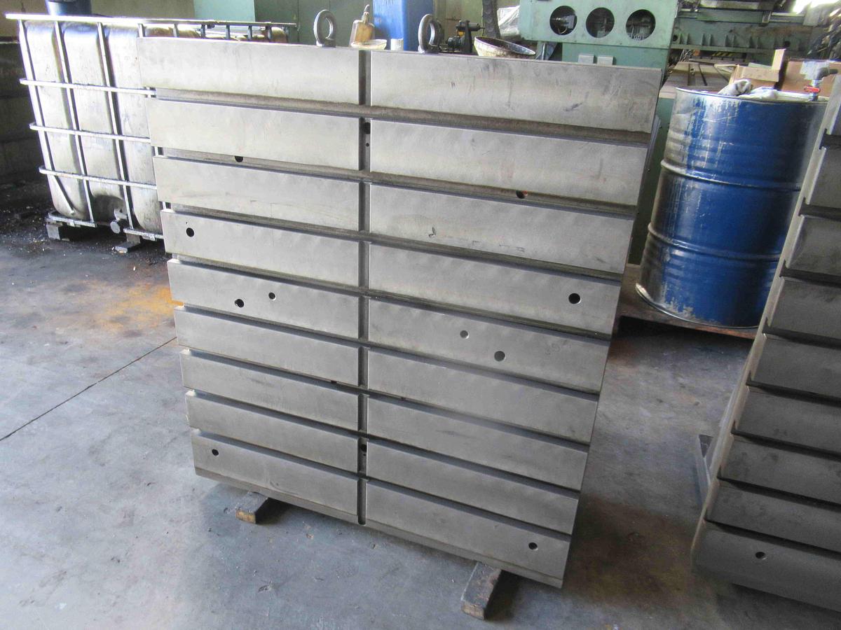 Usato SQUADRE IN GHISA SCANALATE - n. 2