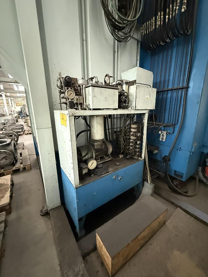 Usato TORNIO VERTICALE TOS SKS 16 CNC