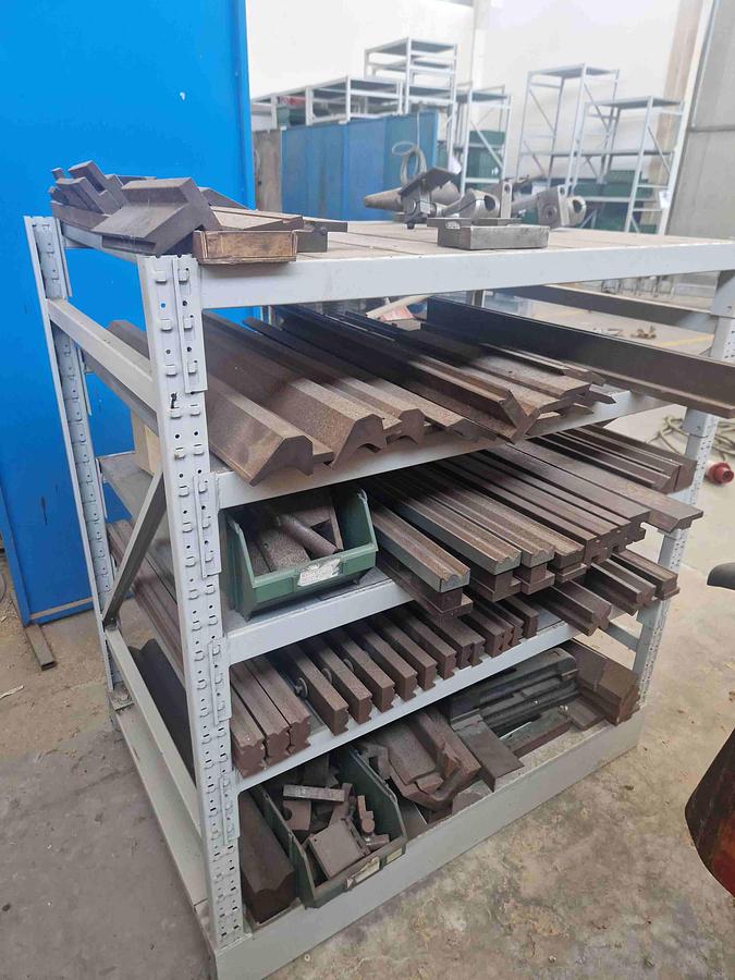 Usato PRESSA PIEGATRICE IDRAULICA SCHIAVI RG 2400/35