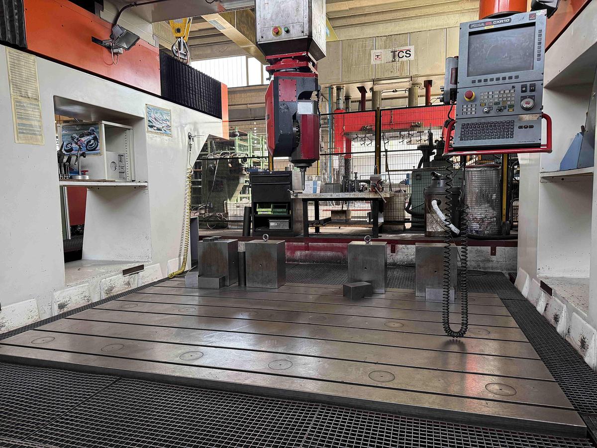 Usato FRESATRICE A PORTALE MOBILE MECOF DYNAMILL 2000