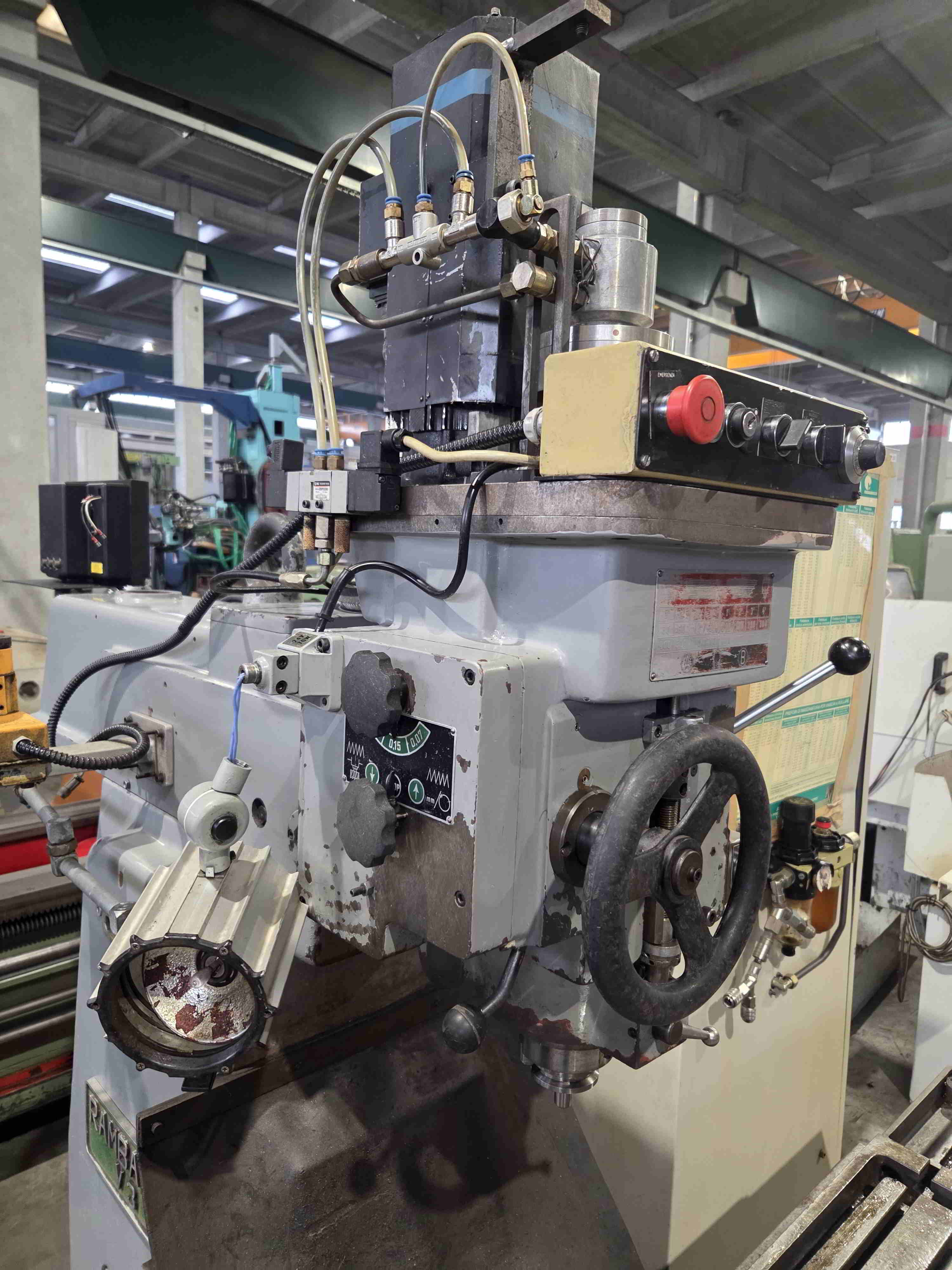Usato FRESATRICE VERTICALE RAMBAUDI V3