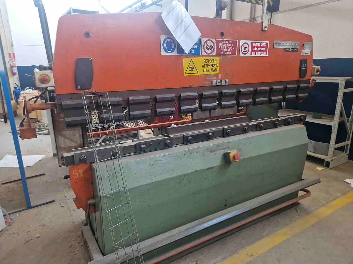 Usato PRESSA PIEGATRICE IDRAULICA SCHIAVI RG 2400/35