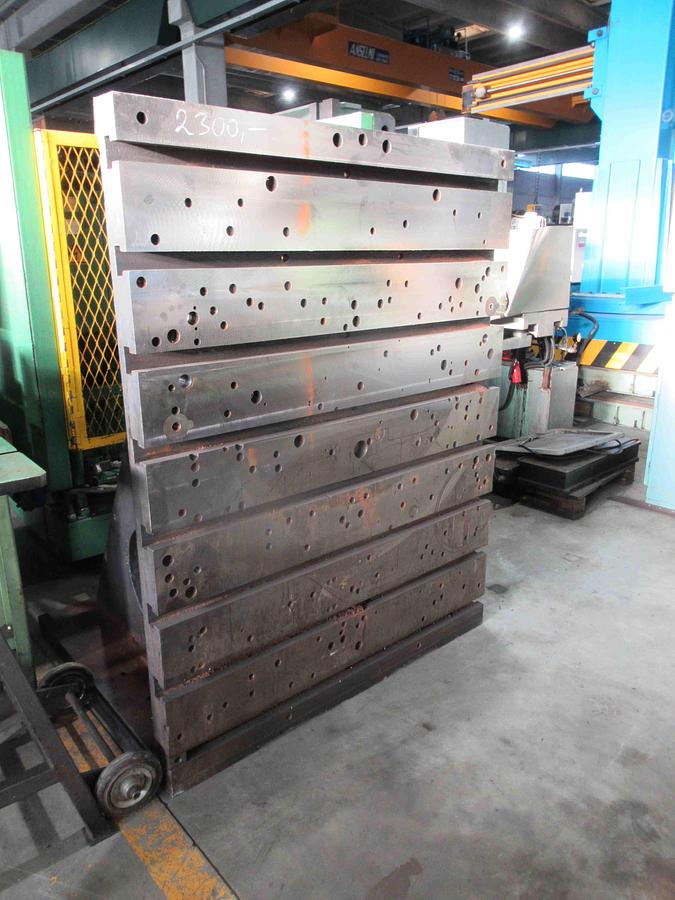 Usato SQUADRA IN GHISA SCANALATA